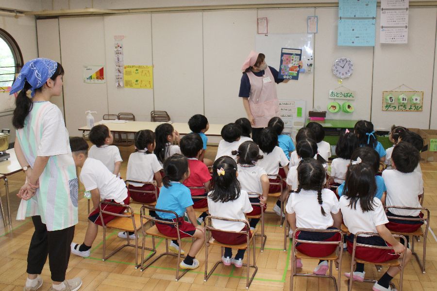 年長組クッキング第１弾『旬の野菜でおかず作り』の様子