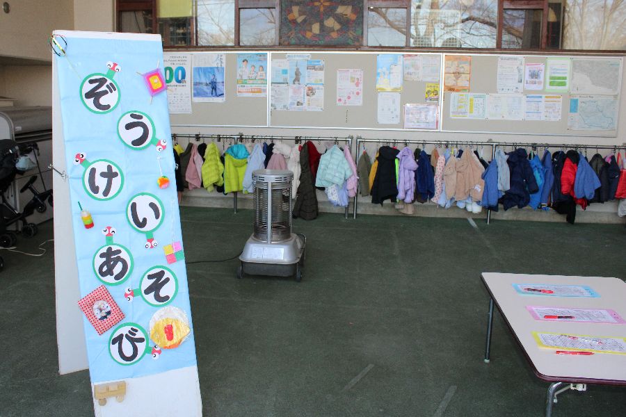 親子で創る『造形あそび』の様子