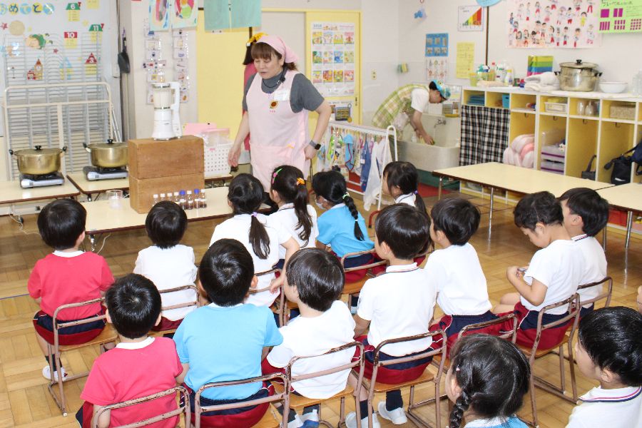 年長組クッキング第2弾『豆腐を作ろう』の様子