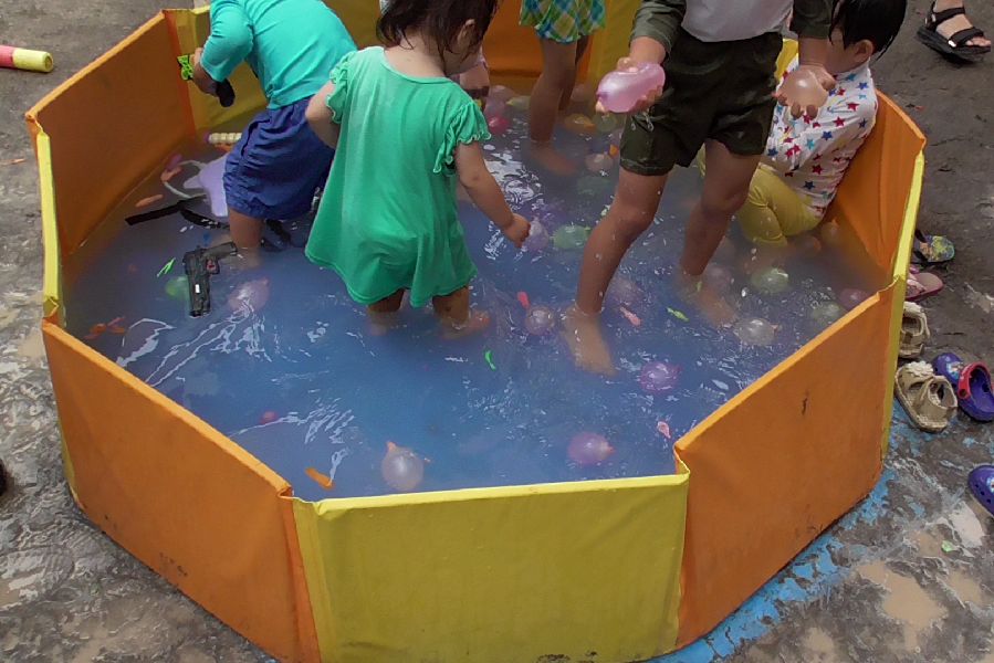 おやじ倶楽部 真夏の園庭開放イベント『大水遊び大会 & 流し素麺』の様子