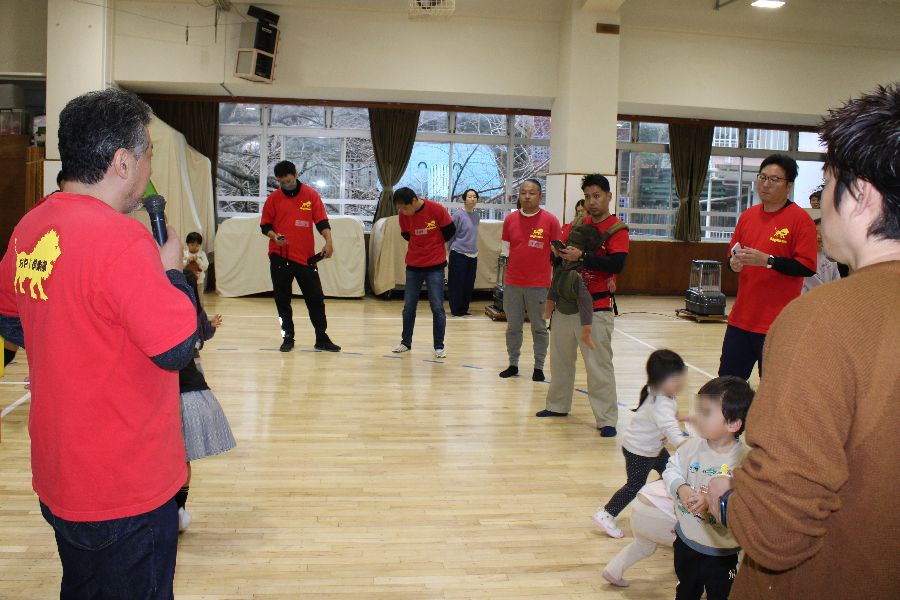 おやじ倶楽部 冬のイベント『クリスマスキャンドル作り』の様子