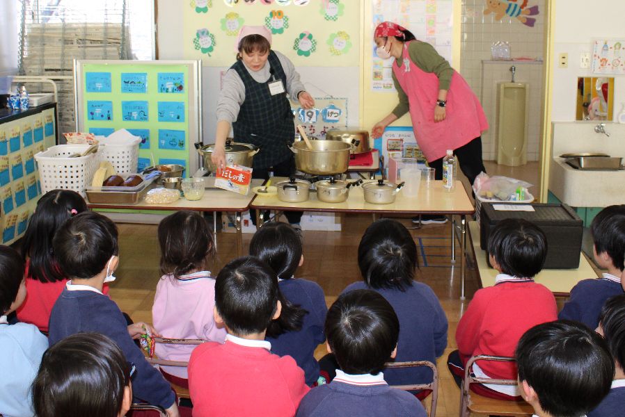 年長組クッキング第5弾『冬野菜で一汁一菜』の様子