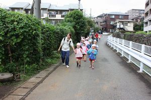 年中組 いもほりの様子