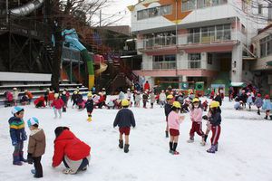 雪あそびの様子