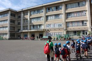 年長組 小学校訪問の様子 ～鷺沼小学校1年生との交流会～