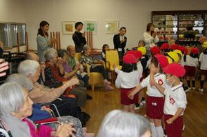 年中組 老人ホーム訪問の様子