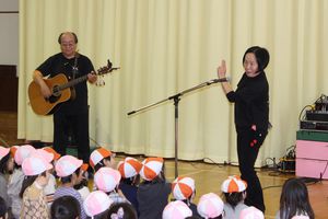 つながり遊び歌コンサートの様子