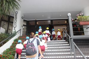 年中組 老人ホーム「グラニー鷺沼・川崎」訪問の様子