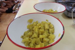 年長組クッキング第四弾「いもようかん作り」の様子