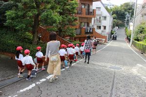 年中組 老人ホーム「グラニー鷺沼・川崎」訪問の様子