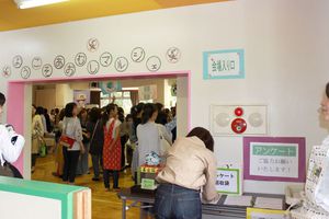 あおむしマルシェの様子