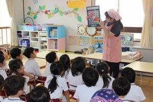 年長組クッキング第一弾「春野菜を食べよう」の様子