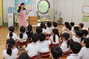 年長組クッキング第二弾「お豆腐を作ろう」の様子