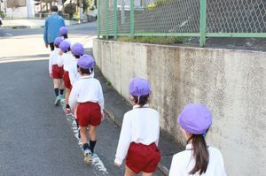 年長組卒園記念陶芸制作「個性溢れる器作り」の様子