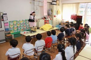 年中組クッキング「おみそしるを作ろう」の様子